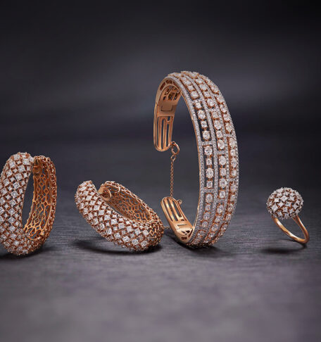 Radiant Beauty: Harmonizing Cosmetics and Jewelry for a Timeless Look